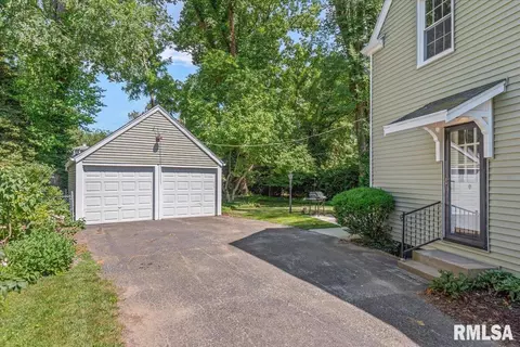 Exterior - 1820 Noble Ave, Springfield, IL 62704 photo 3 of 7