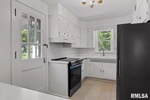 Kitchen - 1820 Noble Ave, Springfield, IL 62704 photo 1 of 2