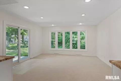 Living - 1820 Noble Ave, Springfield, IL 62704 photo 4 of 5