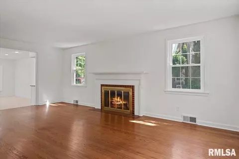 Living - 1820 Noble Ave, Springfield, IL 62704 photo 1 of 5