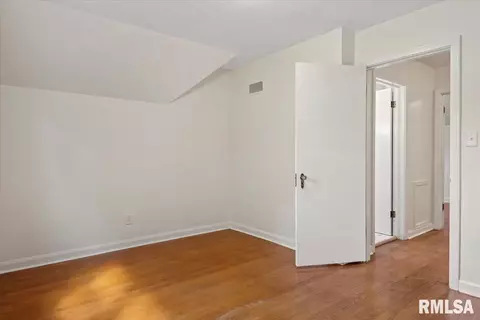 Bedroom - 1820 Noble Ave, Springfield, IL 62704 photo 2 of 10