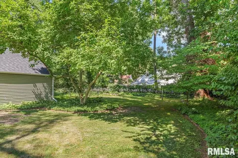 Exterior - 1820 Noble Ave, Springfield, IL 62704 photo 6 of 7