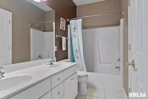 Bath - 2508 Tartan Way, Springfield, IL 62711 photo 6 of 6