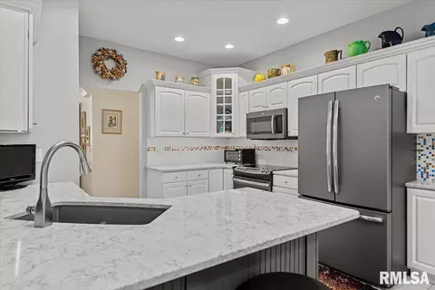 Kitchen - 2508 Tartan Way, Springfield, IL 62711 photo 3 of 4