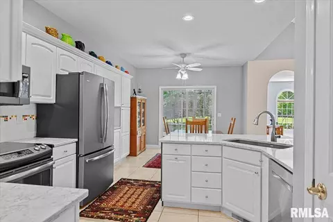 Kitchen - 2508 Tartan Way, Springfield, IL 62711 photo 1 of 4