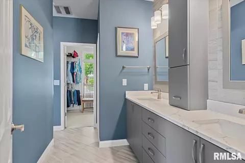 Bath - 2508 Tartan Way, Springfield, IL 62711 photo 1 of 6