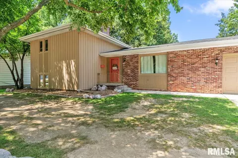 900 Roanoke Dr, Springfield, IL 62702 photo 3