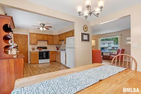 900 Roanoke Dr, Springfield, IL 62702 photo 11