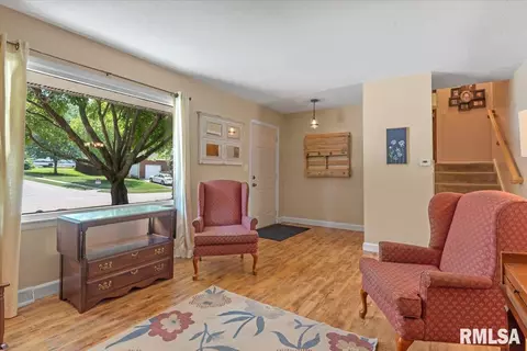 900 Roanoke Dr, Springfield, IL 62702 photo 5