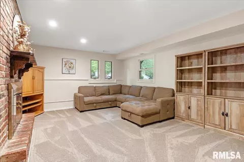 900 Roanoke Dr, Springfield, IL 62702 photo 13