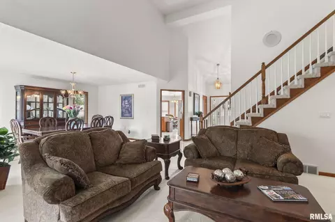 Living - 3204 Eagle Watch Dr, Springfield, IL 62711 photo 5 of 5