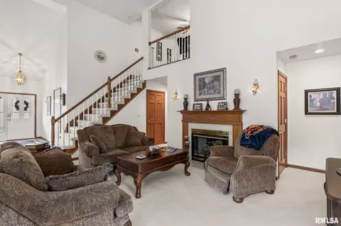 Living - 3204 Eagle Watch Dr, Springfield, IL 62711 photo 3 of 5