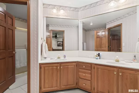 Bath - 3204 Eagle Watch Dr, Springfield, IL 62711 photo 1 of 5