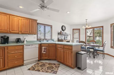 Kitchen - 3204 Eagle Watch Dr, Springfield, IL 62711 photo 1 of 4