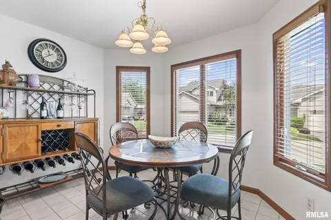 Dining - 3204 Eagle Watch Dr, Springfield, IL 62711 photo 4 of 4