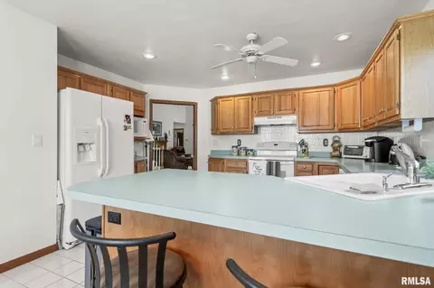 Kitchen - 3204 Eagle Watch Dr, Springfield, IL 62711 photo 4 of 4