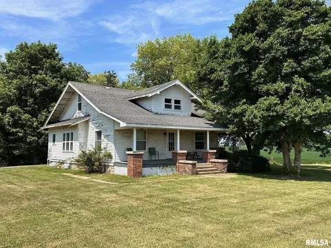 2528 Twyford Rd, Jacksonville, IL 62650