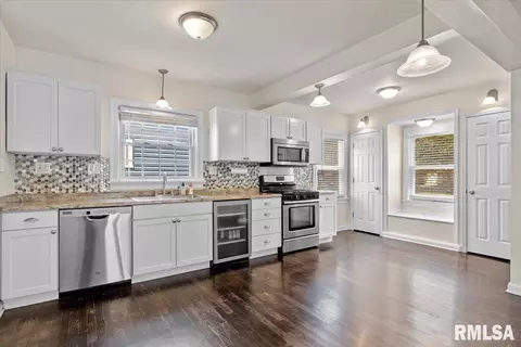Kitchen - 1011 Bryn Mawr Blvd, Springfield, IL 62703 photo 1 of 1
