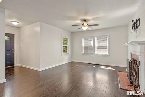Living - 1011 Bryn Mawr Blvd, Springfield, IL 62703 photo 3 of 3
