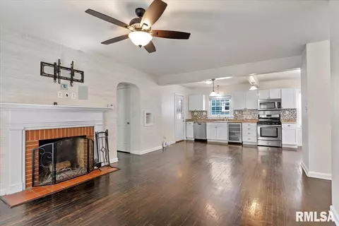 Living - 1011 Bryn Mawr Blvd, Springfield, IL 62703 photo 1 of 3