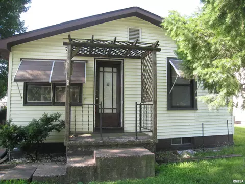 1346 Chestnut St, Quincy, IL 62301