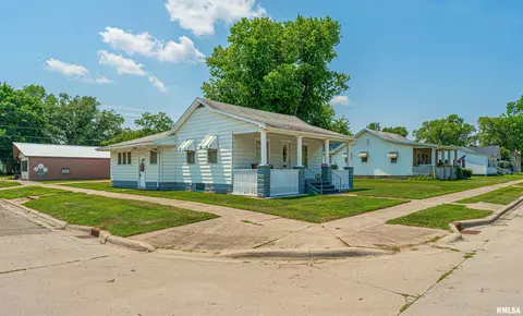 1231 Pulaski St, Lincoln, IL 62656