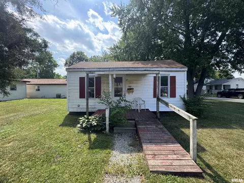 103 S Jackson St, Lincoln, IL 62656