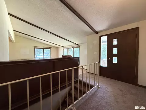 Entry Way - 573 Matthews Ct, Oneida, IL 61467 photo 1 of 1