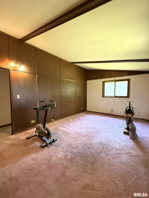 Bedroom - 573 Matthews Ct, Oneida, IL 61467 photo 2 of 11