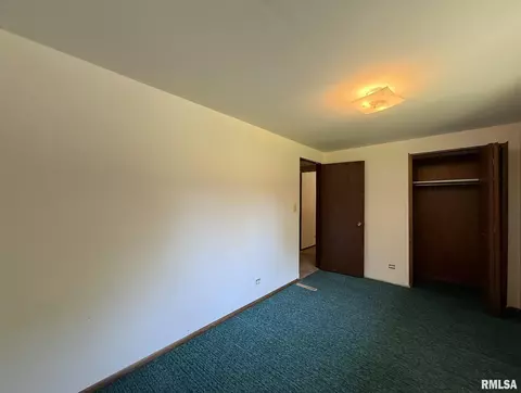 Bedroom - 573 Matthews Ct, Oneida, IL 61467 photo 10 of 11