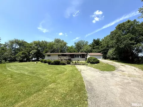 Exterior - 573 Matthews Ct, Oneida, IL 61467 photo 2 of 9