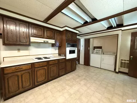 Other - 573 Matthews Ct, Oneida, IL 61467 photo 3 of 13