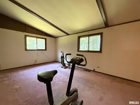 Bedroom - 573 Matthews Ct, Oneida, IL 61467 photo 1 of 11
