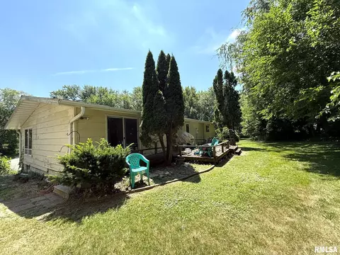 Exterior - 573 Matthews Ct, Oneida, IL 61467 photo 5 of 9