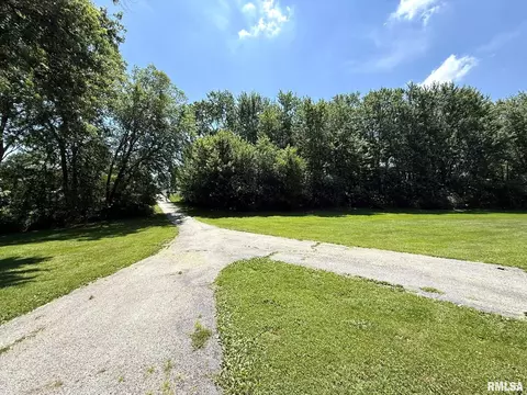 Exterior - 573 Matthews Ct, Oneida, IL 61467 photo 8 of 9