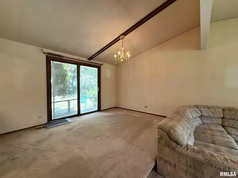 Living - 573 Matthews Ct, Oneida, IL 61467 photo 7 of 7