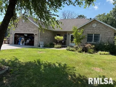 28083 Carlinville Cut Off Rd, Girard, IL 62640
