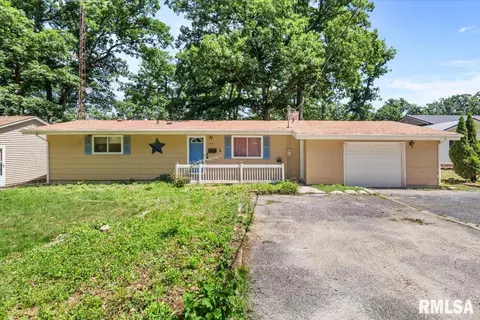15858 Oak Ln, Girard, IL 62640