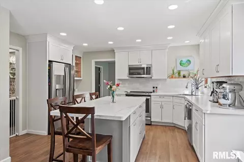 508 Tecumseh Trl, Springfield, IL 62711 photo 2