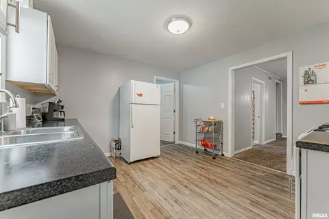 Entry Way - 302 W Gray Ave, Bloomington, IL 61701 photo 3 of 3