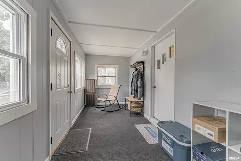 Entry Way - 302 W Gray Ave, Bloomington, IL 61701 photo 1 of 3