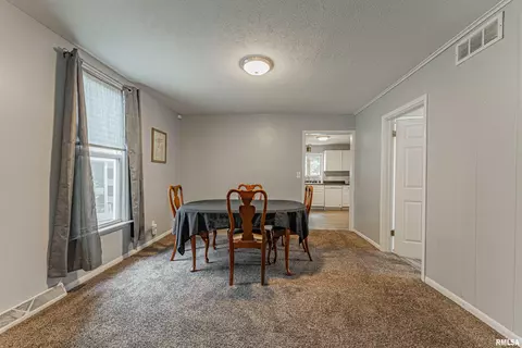 Dining - 302 W Gray Ave, Bloomington, IL 61701 photo 1 of 2