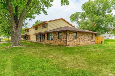 147 Northville Dr, Lincoln, IL 62656