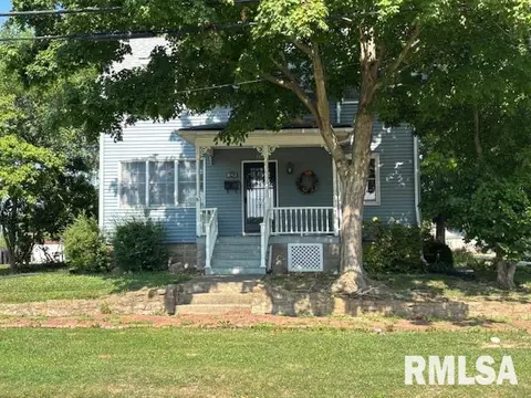329 S Plum St, Carlinville, IL 62626