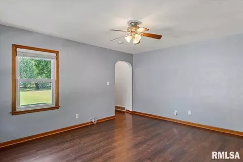 Living - 2912 Enos Ave, Springfield, IL 62702 photo 3 of 4
