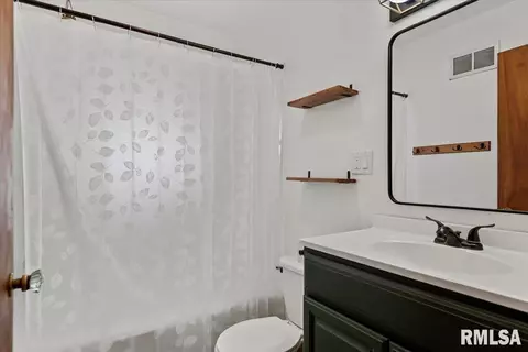 Bath - 2912 Enos Ave, Springfield, IL 62702 photo 1 of 1