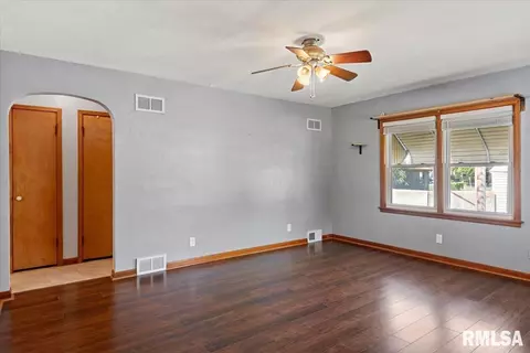 Living - 2912 Enos Ave, Springfield, IL 62702 photo 1 of 4