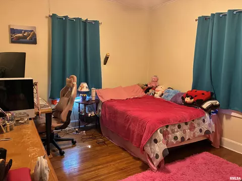 Bedroom - 700 S 20th St, Quincy, IL 62301 photo 4 of 4