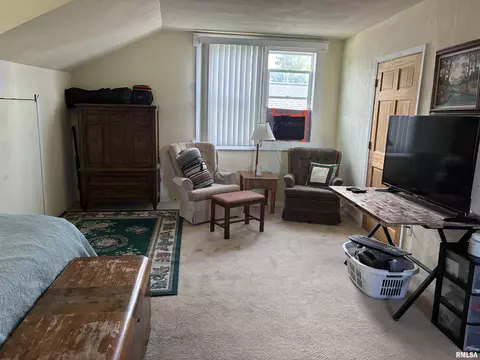 Bedroom - 700 S 20th St, Quincy, IL 62301 photo 2 of 4