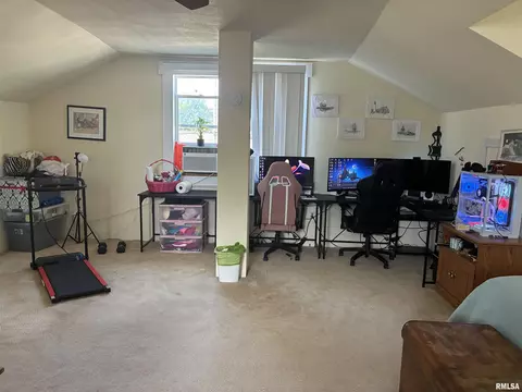 Bedroom - 700 S 20th St, Quincy, IL 62301 photo 3 of 4
